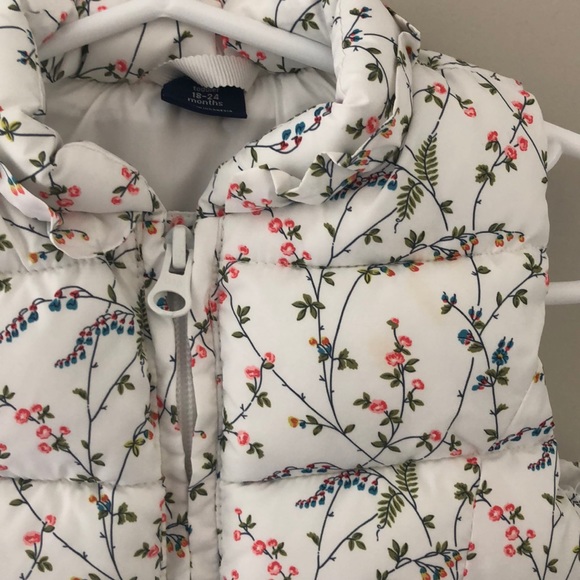 Baby Gap 18-24m floral thick puffy down vest - Picture 2 of 5